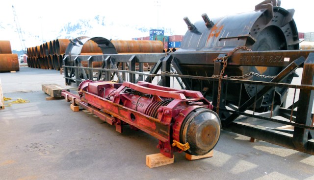 Piling driving device